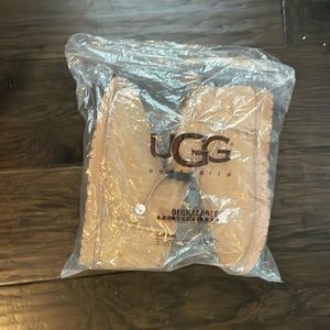 Chestnut classic ultra mini Uggs size 8.5 *NEW*